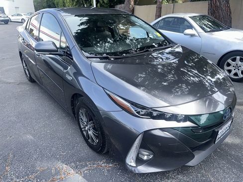 Used 2017 Toyota Prius Prime Advanced FWD image 1