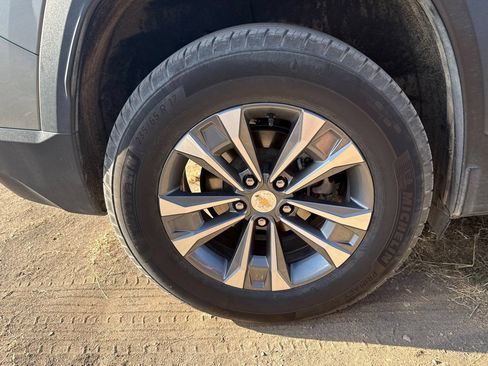 Used 2025 Chevrolet Equinox LT w/ Convenience Package II AWD/4WD image 3