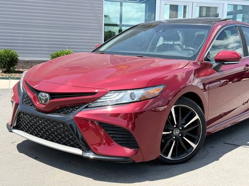 Used 2018 Toyota Camry XSE FWD image 4