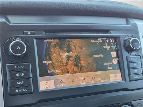 Used 2019 Nissan Titan SV w/ SV Convenience Package RWD image 12