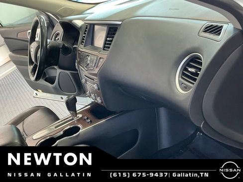 Used 2019 Nissan Pathfinder Platinum FWD image 19