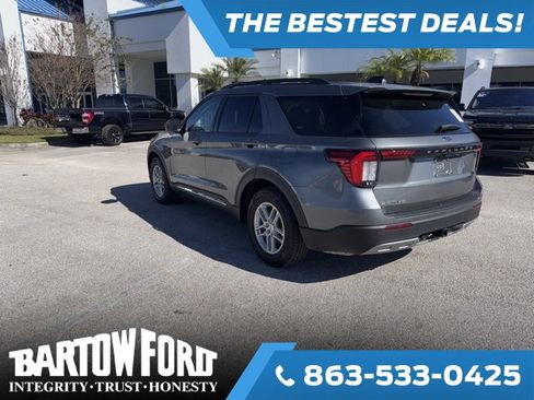 Used 2025 Ford Explorer Active w/ Active Comfort Package image 7