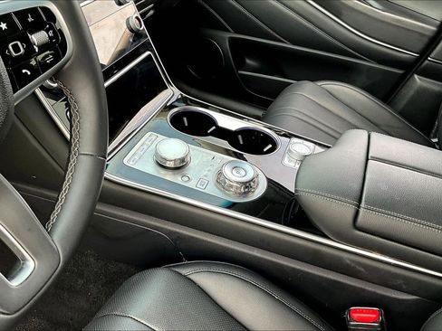 Used 2025 Genesis GV80 2.5T AWD/4WD image 18