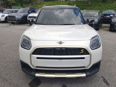 Used 2025 MINI Cooper Countryman SE w/ Comfort Package Max image 2