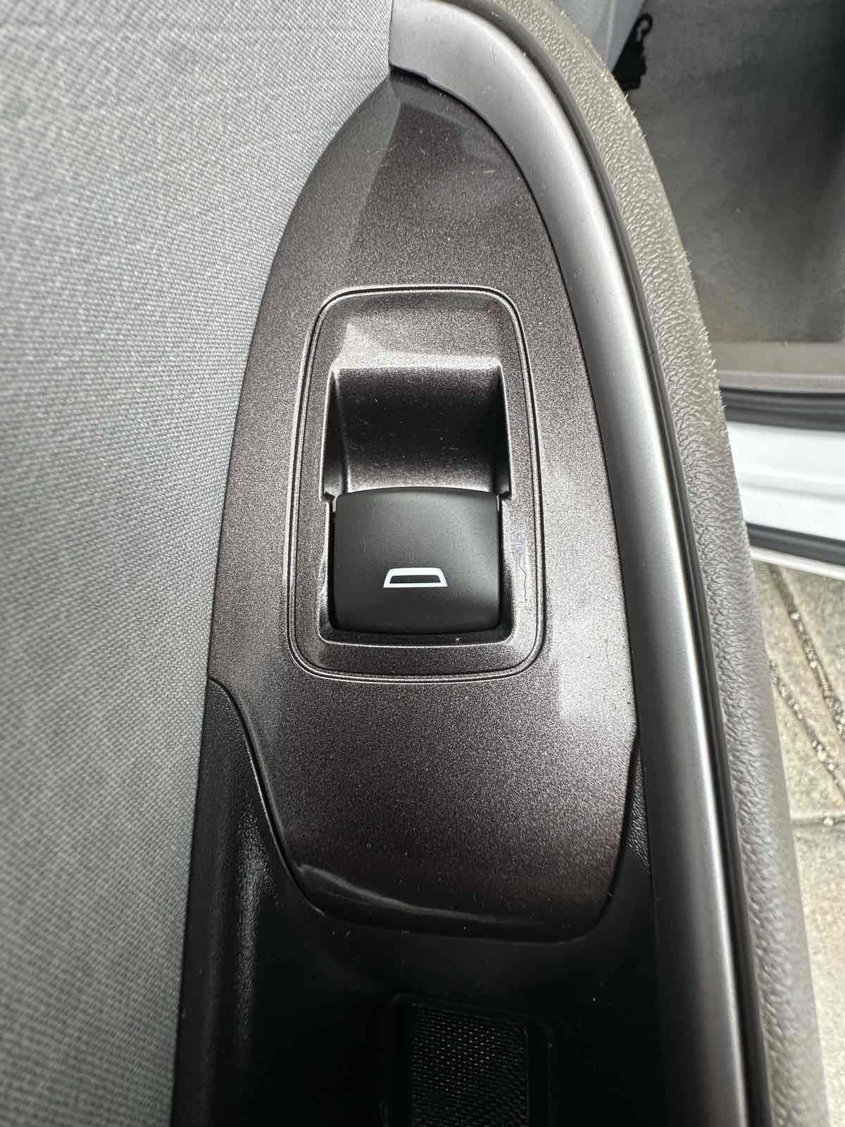 Used 2021 Chevrolet Malibu LS FWD image 36