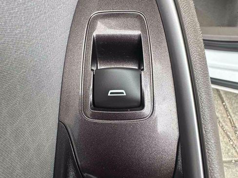 Used 2021 Chevrolet Malibu LS FWD image 36