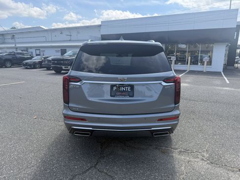Used 2025 Cadillac XT6 Luxury w/ LPO, Floor Liner Package AWD/4WD image 4