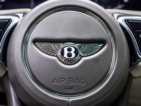 Used 2021 Bentley Bentayga AWD/4WD image 39