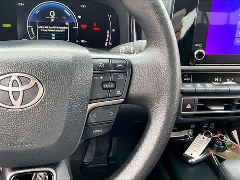 Used 2025 Toyota Camry LE w/ Convenience Package image 24