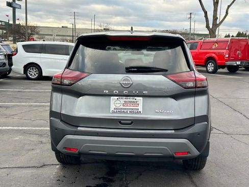 Used 2023 Nissan Rogue SV image 5