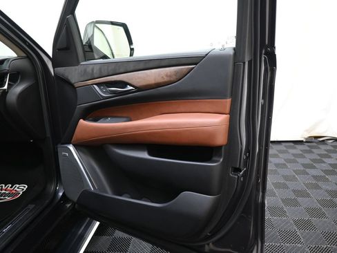 Used 2017 Cadillac Escalade Premium Luxury AWD/4WD image 26