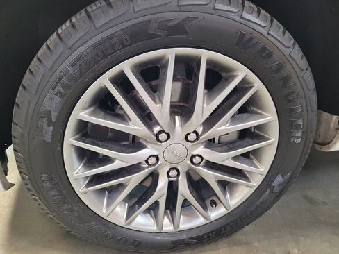 Used 2018 Jeep Grand Cherokee Summit w/ Platinum Series Group AWD/4WD image 31