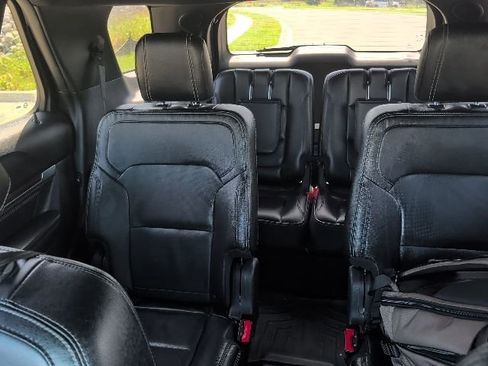 Used 2016 Ford Explorer Limited w/ Equipment Group 301A FWD image 19