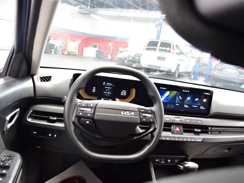 Used 2025 Kia K4 FWD image 8