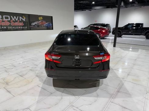 Used 2018 Honda Accord EX image 9
