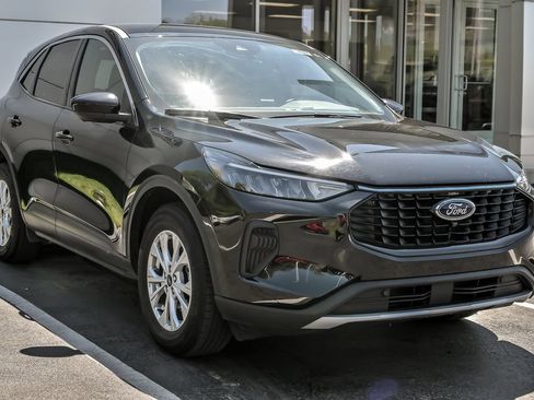 Used 2023 Ford Escape Active w/ Tech Pack #2 AWD/4WD image 11