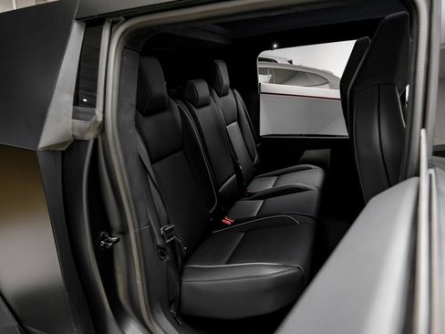 Used 2024 Tesla Cybertruck AWD Crew Cab image 39