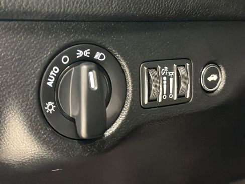 Used 2021 Dodge Challenger SXT image 25