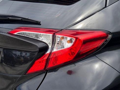 Used 2019 Toyota C-HR XLE FWD image 9