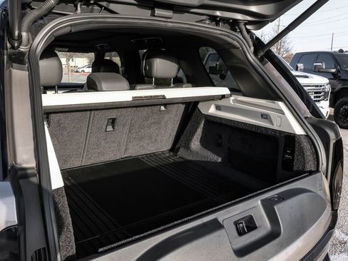 Used 2023 Land Rover Range Rover SE image 59