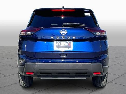 Certified 2025 Nissan Rogue SV FWD image 5