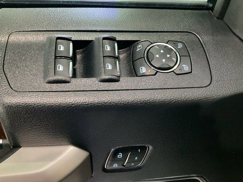 Used 2019 Ford F150 Lariat image 6