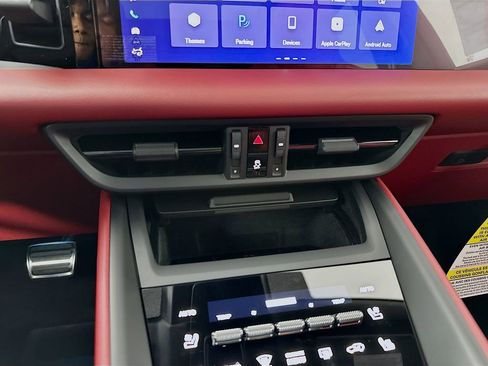 New 2026 Porsche Macan 4S Electric AWD/4WD image 18
