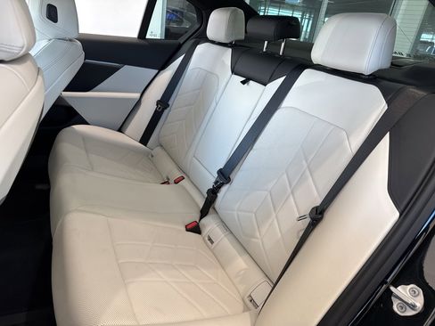 Used 2025 BMW 530i xDrive w/ Premium Package image 39