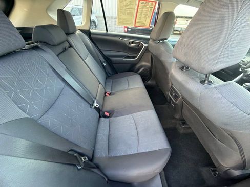 Used 2025 Toyota RAV4 XLE AWD/4WD image 37