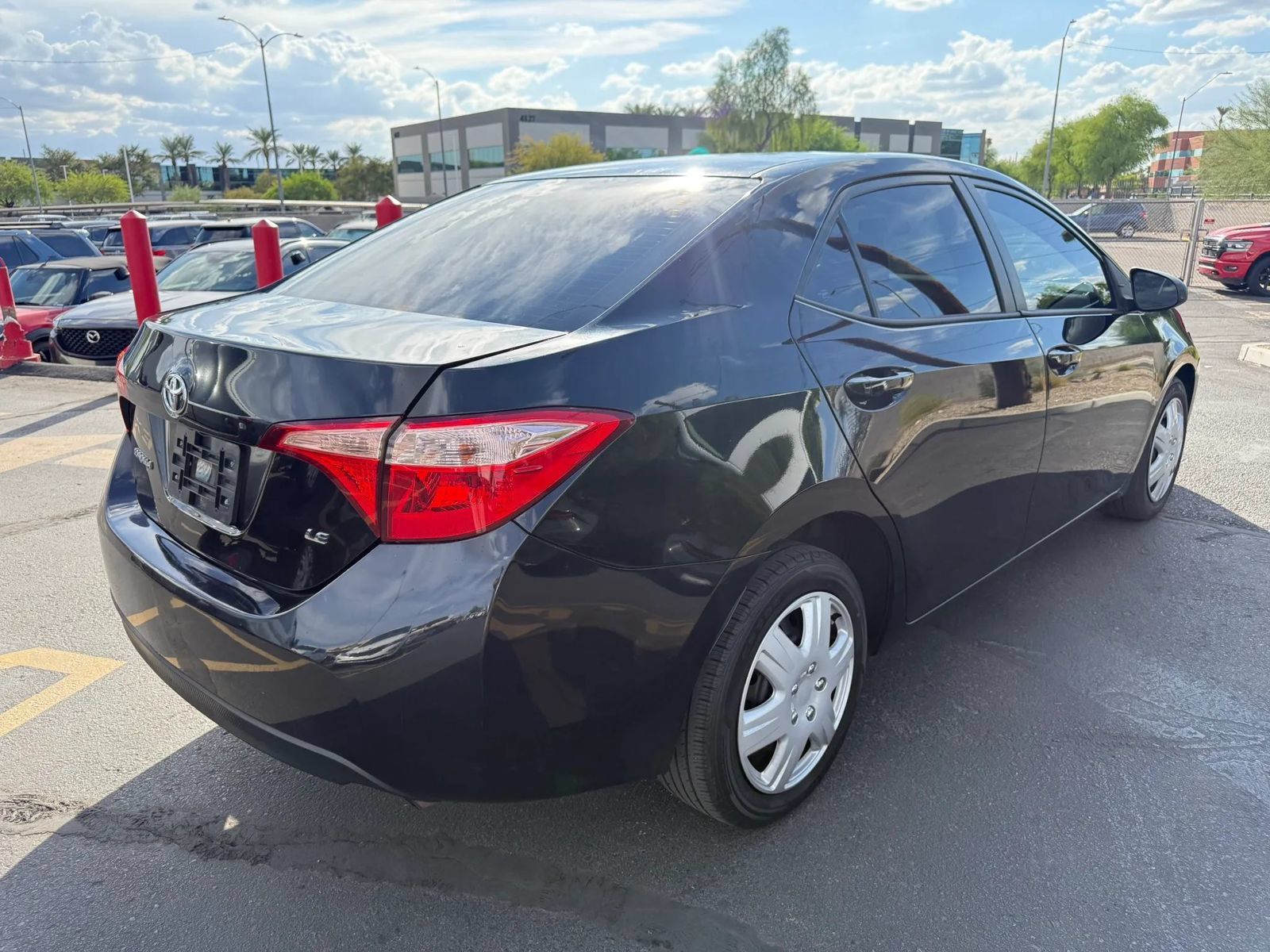 Used 2018 Toyota Corolla LE FWD image 5