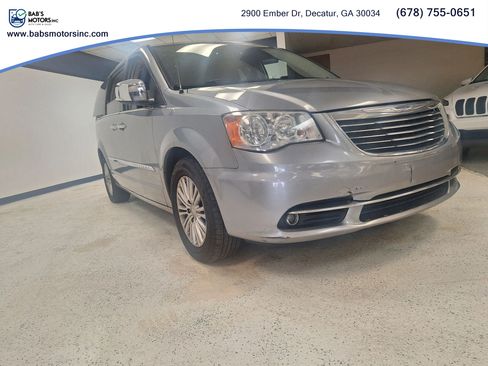 Used 2015 Chrysler Town & Country Touring-L w/ Driver Convenience Group FWD image 1