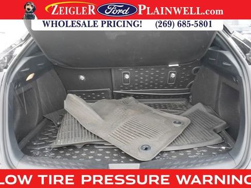 Used 2022 Toyota C-HR XLE image 7