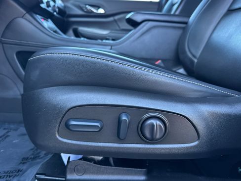 Used 2022 GMC Acadia SLT w/ Elevation Edition image 13