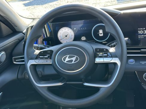 Used 2024 Hyundai Elantra SEL image 24