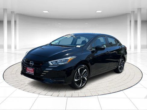 Used 2024 Nissan Versa SR FWD image 1
