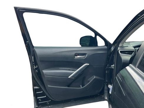 Used 2023 Toyota Corolla Cross XLE w/ Convenience Package FWD image 11