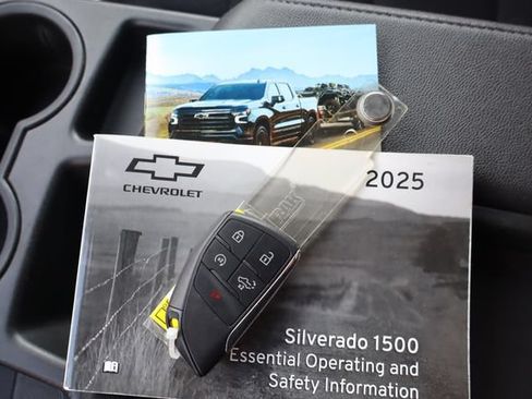 Used 2025 Chevrolet Silverado 1500 LT RWD image 49