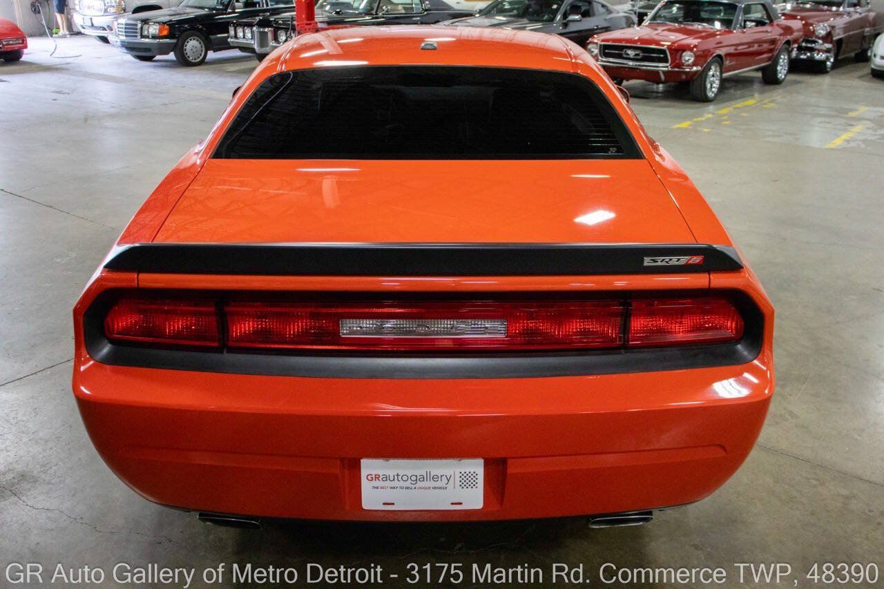 Used 2009 Dodge Challenger SRT8 w/ SRT Option Group II RWD image 5