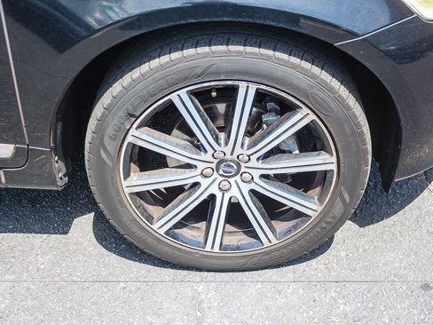 Used 2016 Volvo XC60 T5 Premier w/ Proximity Package FWD image 12