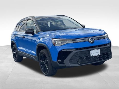 Certified 2025 Volkswagen Taos SE image 5