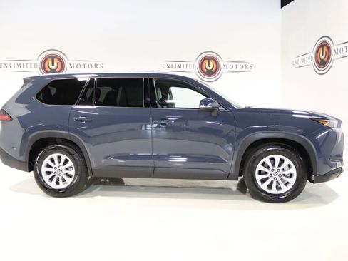 Used 2025 Toyota Grand Highlander XLE image 30