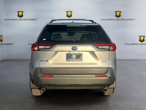Used 2021 Toyota RAV4 XLE Premium image 4