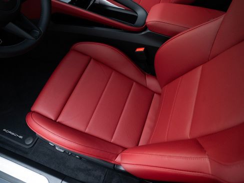 New 2026 Porsche Macan 4S Electric image 16