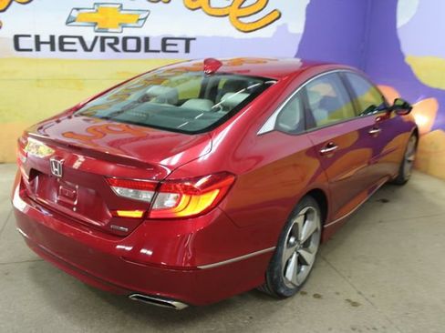 Used 2018 Honda Accord Touring image 8