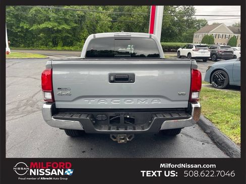 Used 2021 Toyota Tacoma SR5 AWD/4WD image 4
