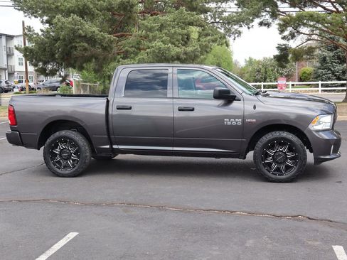 Used 2017 RAM 1500 Express w/ Express Value Package AWD/4WD image 3