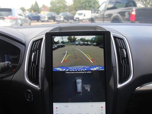 Used 2022 Ford Edge Titanium image 27