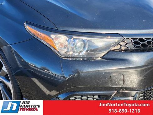 Used 2018 Toyota Corolla iM image 9