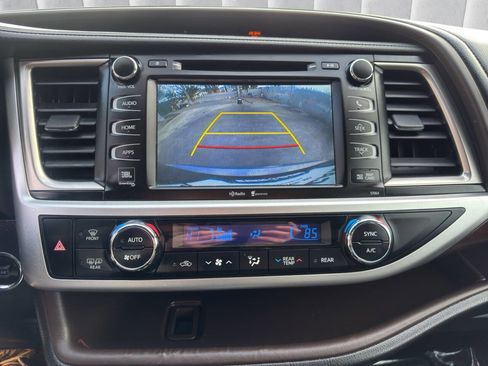 Used 2015 Toyota Highlander Limited image 17