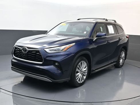 Used 2022 Toyota Highlander Platinum AWD/4WD image 1